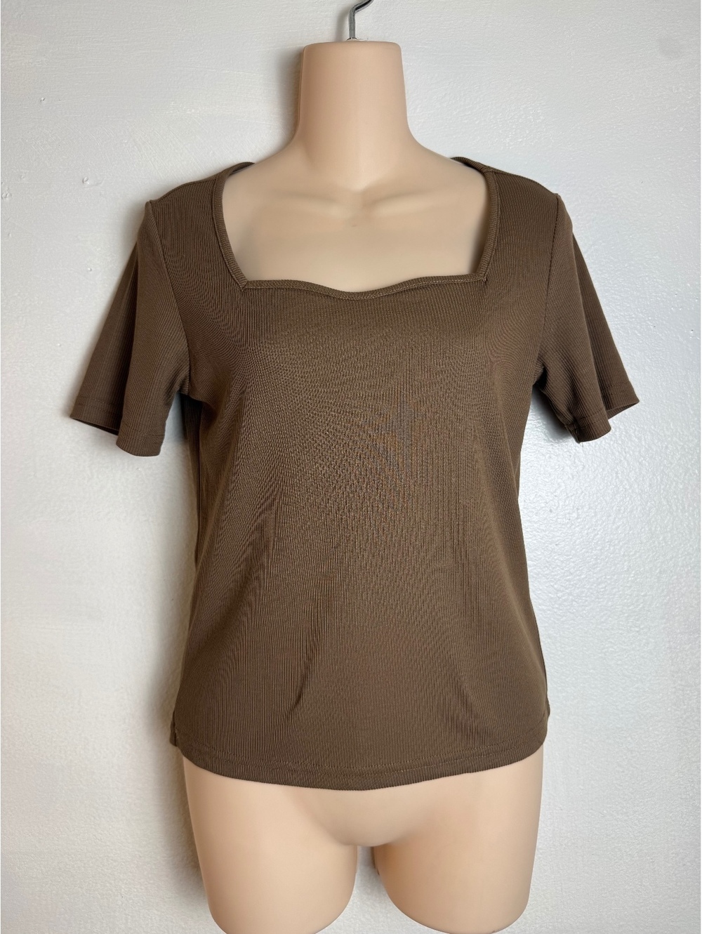 Dazy Large Brown Ribbed Sweetheart Neck Fitted Short Sleeve Top M/L